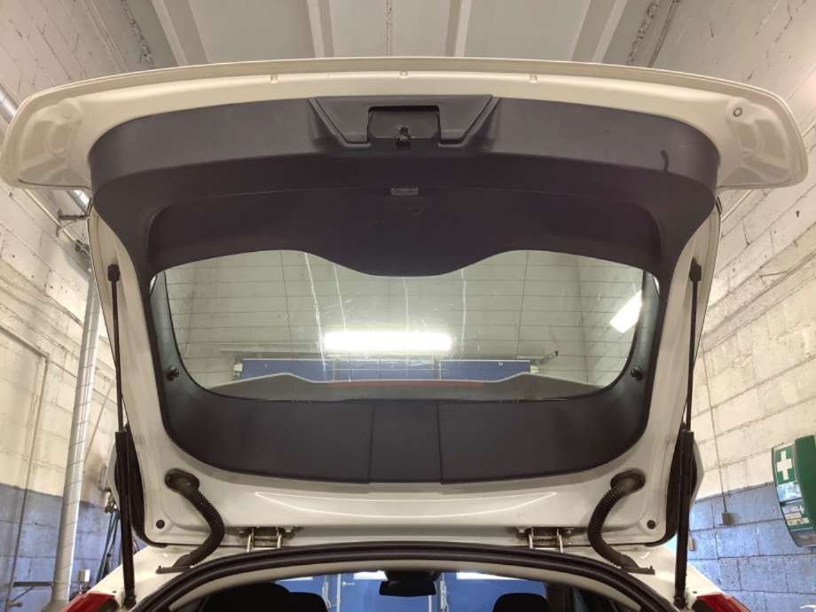 Bakluke combi til Volvo V40 2012-2019  (VOLVO|)