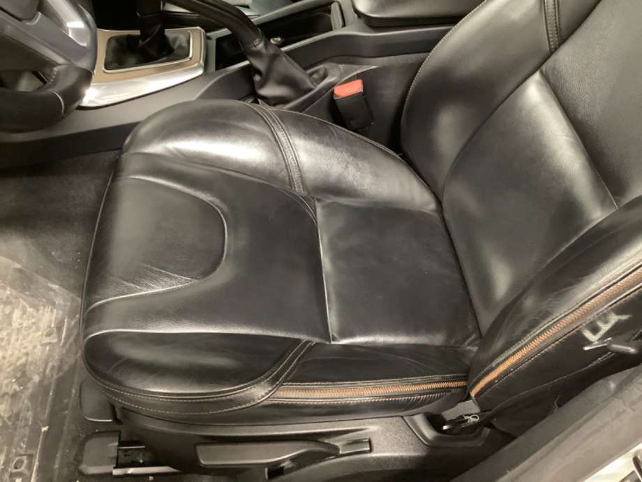 Sete foran venstre til Volvo V40 2012-2019  (VOLVO|)