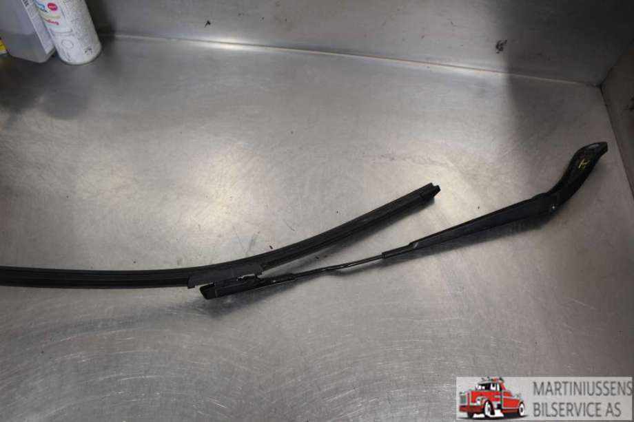 Viskerarmer frontrute til Ford C-Max 2010-2015 (Type II, Fase 1)  (FORD||W000010668)