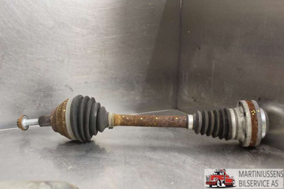 Drivaksel venstre foran til VW Caddy, 2010-2015 (Type III, Fase 2) (VOLKSWAGEN|)