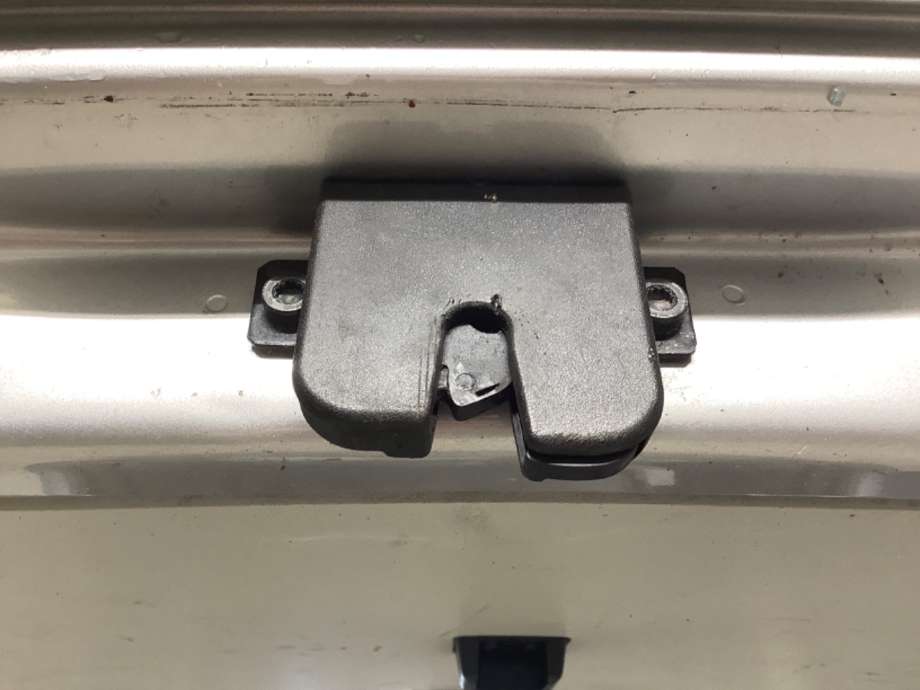 Baklukelås til VW Caddy, 2010-2015 (Type III, Fase 2) (VOLKSWAGEN|)