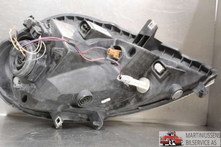 Frontlykt venstre halogen til Opel Vivaro A 2006-2014  (OPEL||8200701354)