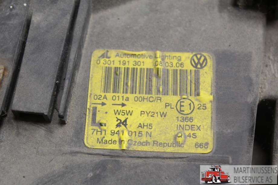 Frontlykt venstre halogen til VW Transporter / Caravelle 2003-2009 (Fase 1) (T5) (T5) (VOLKSWAGEN|7H1 941 015N||7H1 941 015 N)