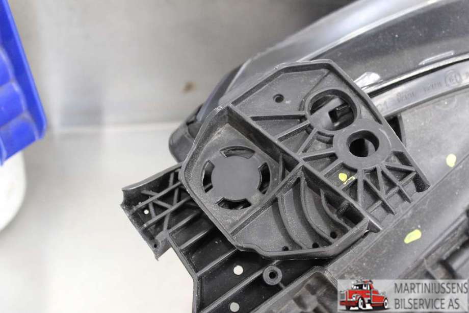 Frontlykt venstre halogen til Peugeot 5008 2017-->> (Type II)  (PEUGEOT||98 265 727 80)