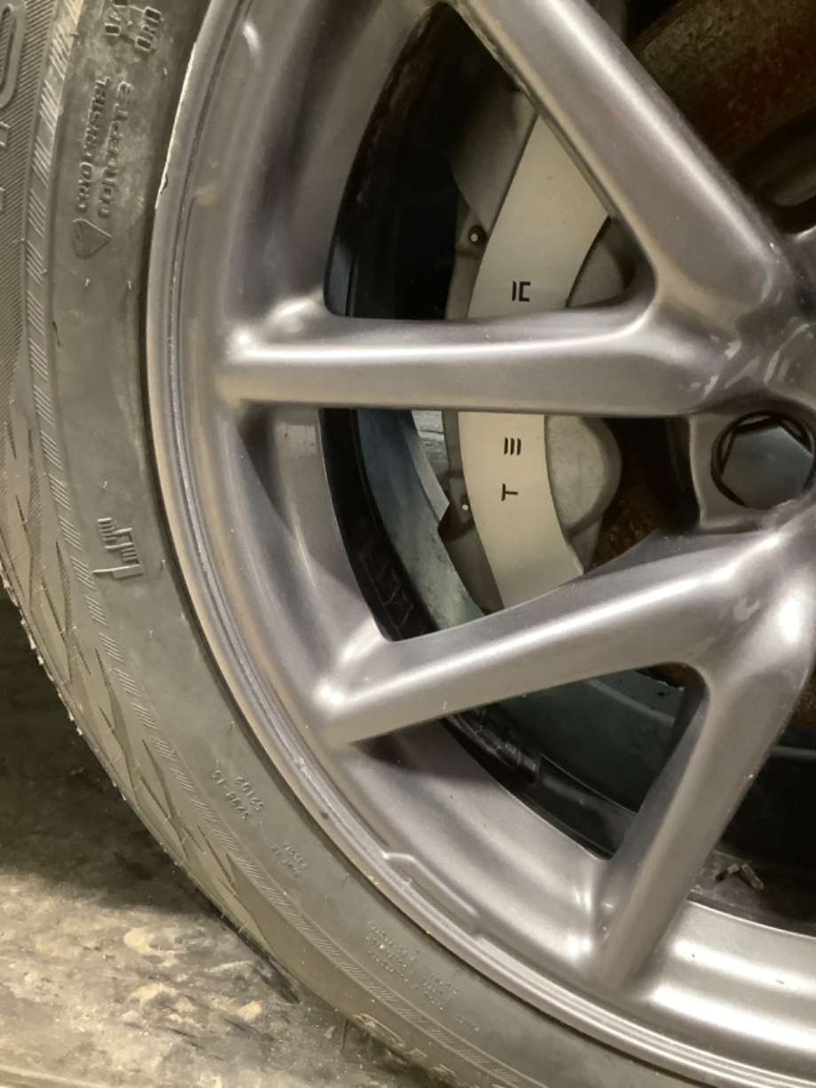 Bremsecaliper høyre foran til Tesla Model 3, 2018-2023 (Fase 1)  (TESLA|)