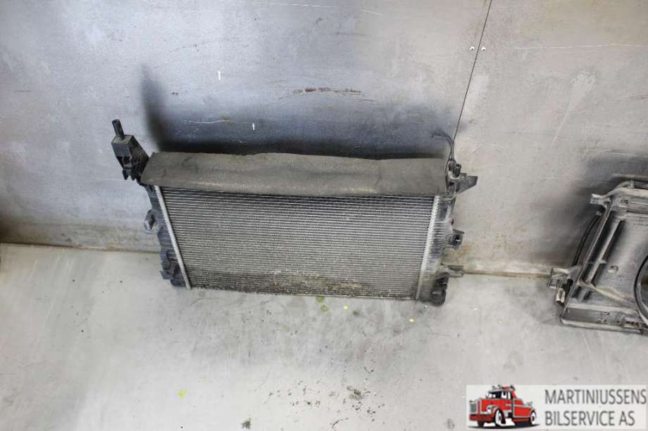 Radiator (manuell gir) til Ford C-Max 2010-2015 (Type II, Fase 1)  (FORD||CV61-8005-VC)