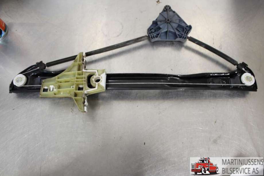 Ruteheis til VW Amarok 2016-2022 (Type I, Fase 2)  (VOLKSWAGEN|2H7.839.401 J|)