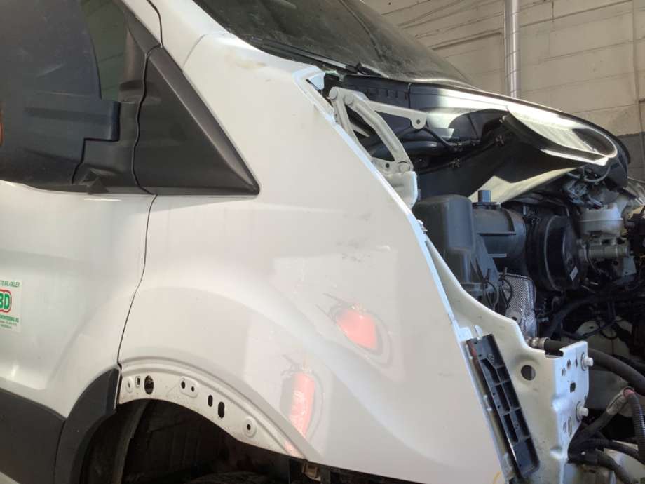 Skjerm høyre foran til Ford Transit, 2014-->>  (FORD|)