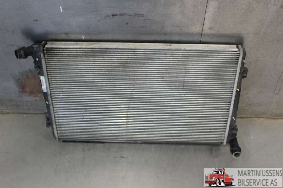 Radiator (manuell gir) til VW Caddy, 2004-2010 (Type III, Fase 1)  (VOLKSWAGEN|1K0121251AK)
