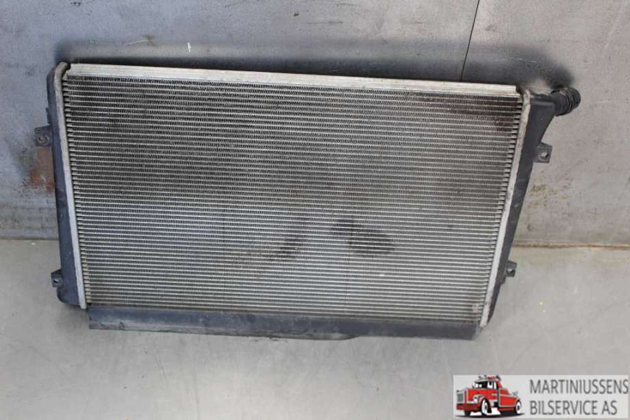Radiator (manuell gir) til VW Caddy 2004-2010 (Type III, Fase 1)  (VOLKSWAGEN|1K0121251AK|)