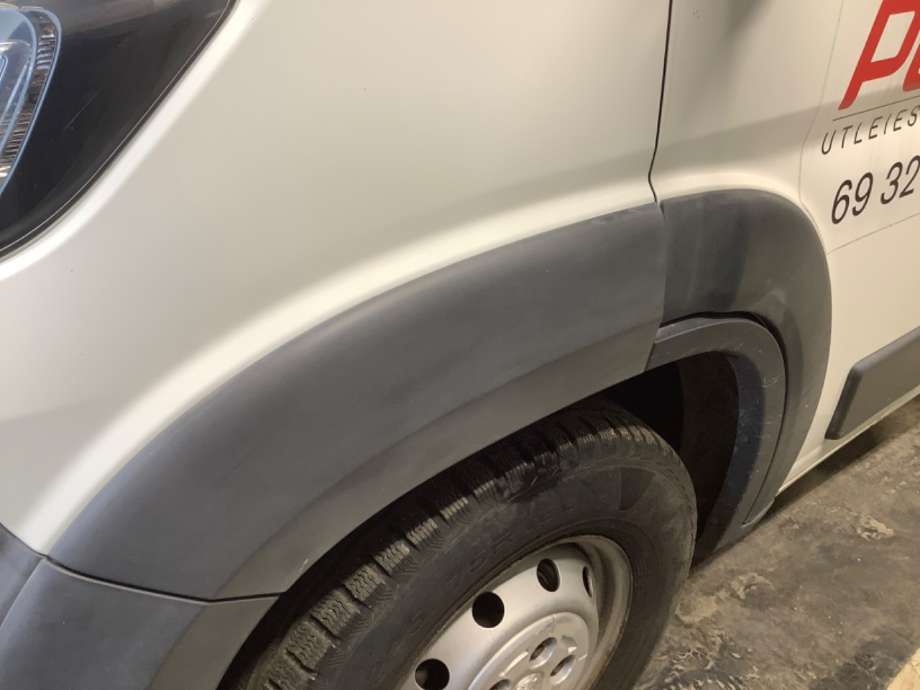 Hjulbuelist venstre foran til Peugeot Boxer, 2014-->> (Type III, Fase 2)  (PEUGEOT|)