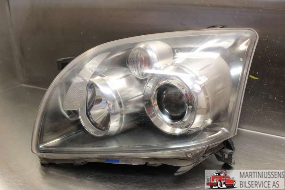 Frontlykt venstre halogen til Toyota Avensis 2003-2008 (Type II)  (TOYOTA|)