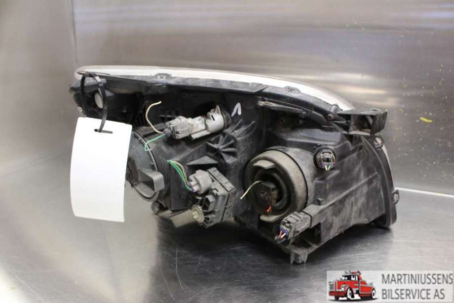 Frontlykt venstre halogen til Toyota Avensis 2003-2008 (Type II)  (TOYOTA|)