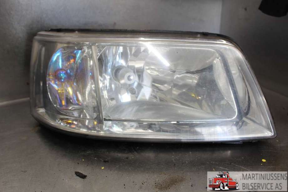 Frontlykt høyre halogen til VW Transporter / Caravelle, 2003-2009 (Fase 1) (T5) (T5) (VOLKSWAGEN|7H1 941 018 N)