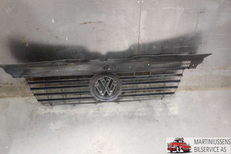 Grill til VW Transporter / Caravelle 2003-2009 (Fase 1) (T5) (T5) (VOLKSWAGEN||7H0 807 101/5)