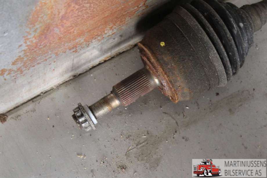 Drivaksel venstre foran til VW Transporter / Caravelle 2003-2009 (Fase 1) (T5) (T5) (VOLKSWAGEN|7H0 407 271 AS|)