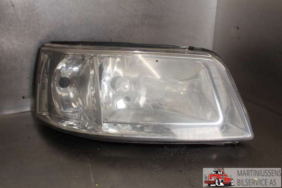 Frontlykt høyre halogen til VW Transporter / Caravelle, 2003-2009 (Fase 1) (T5) (T5) (VOLKSWAGEN|)