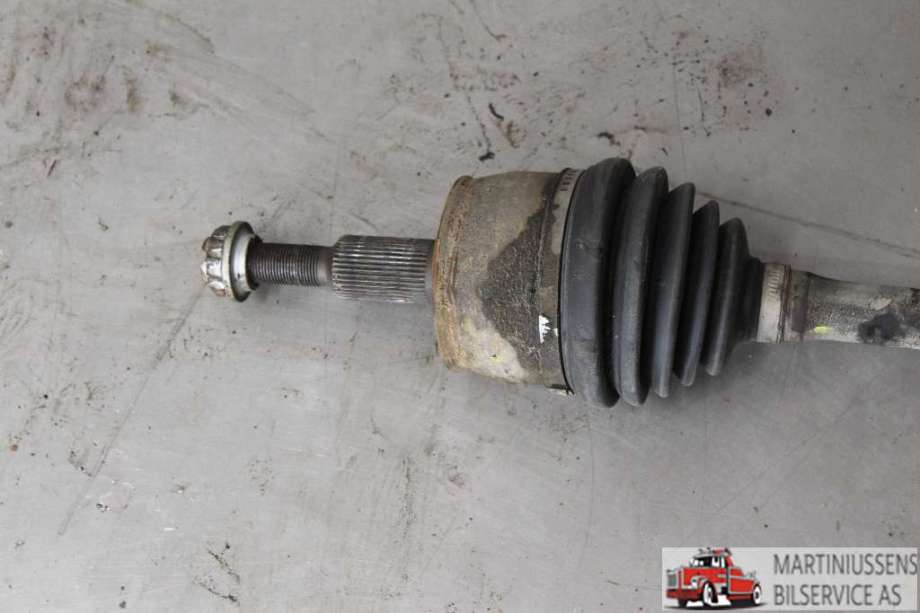 Drivaksel høyre foran til VW Transporter / Caravelle 2003-2009 (Fase 1) (T5) (T5) (VOLKSWAGEN|7H0 407 272 CJ|)