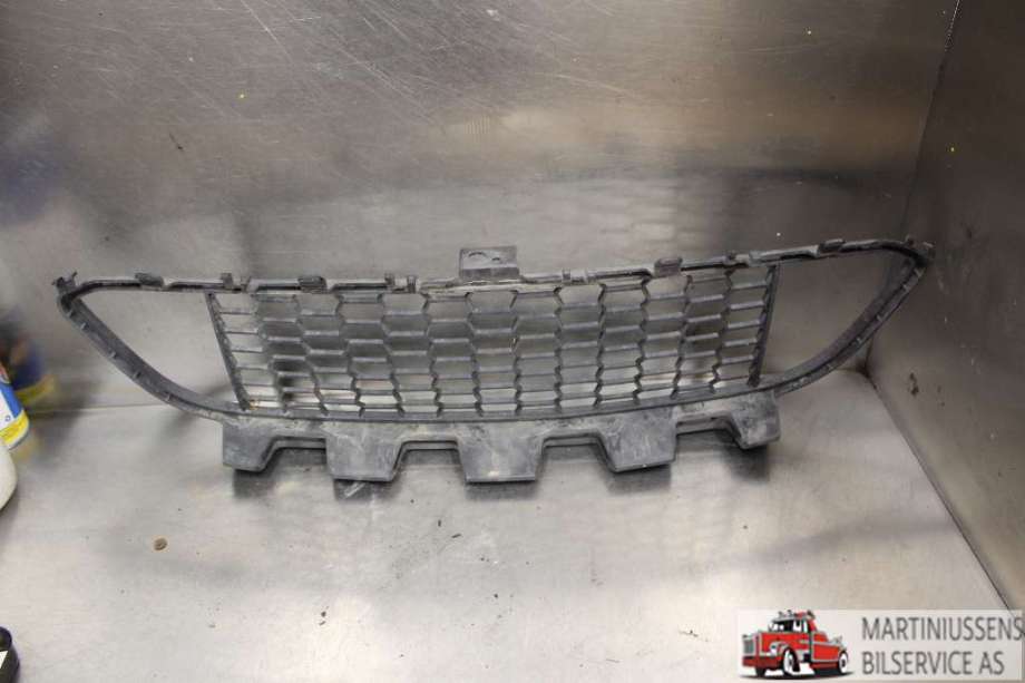 Grill midt til BMW 3-Serie, 2012-2018 (F30/F31/F34) (F30/F31/F34) (BMW|51 11 8 068 124)