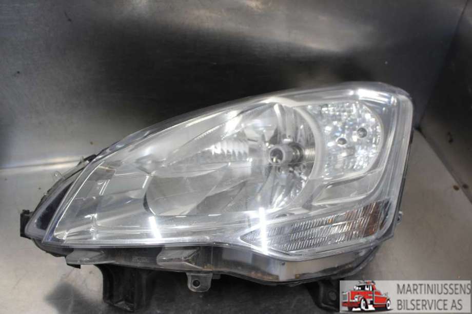 Frontlykt venstre halogen til Peugeot Partner, 2015-2019 (Type II, Fase 2)  (PEUGEOT|)
