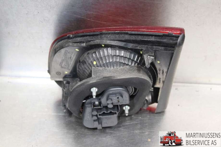 Baklykt venstre indre til VW Polo 1994-1999 (Type III, Fase 1)  (VOLKSWAGEN||5K0 945 093 AA)