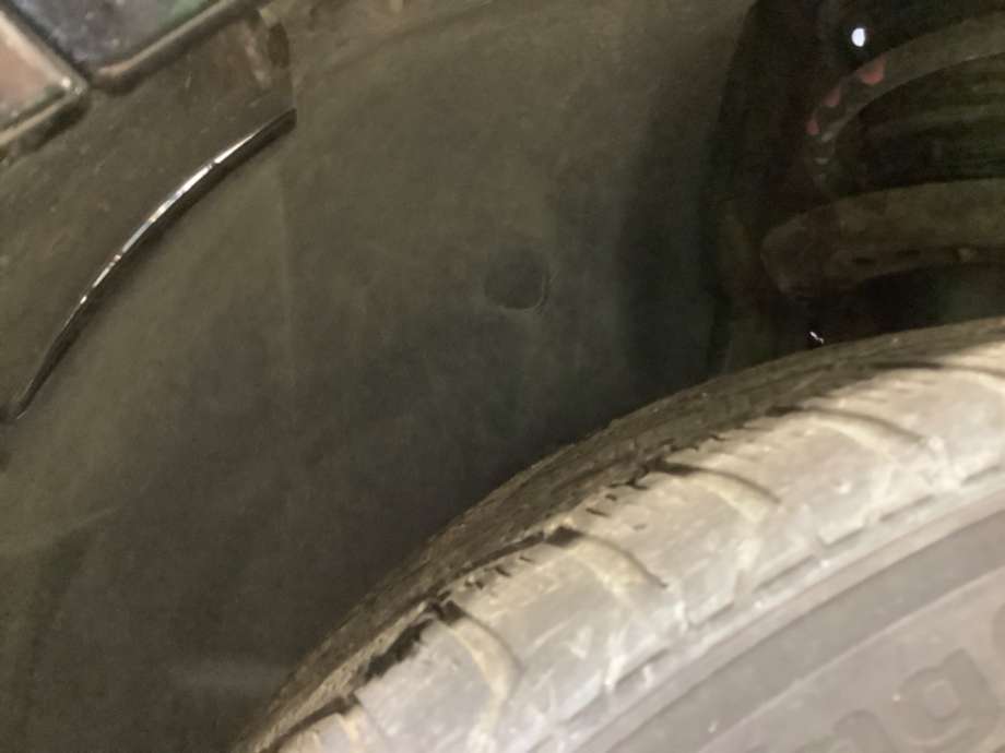 Skjerm locari venstre foran til Mercedes CLA, 2013-2019 (C117) (C117) (MERCEDES|)