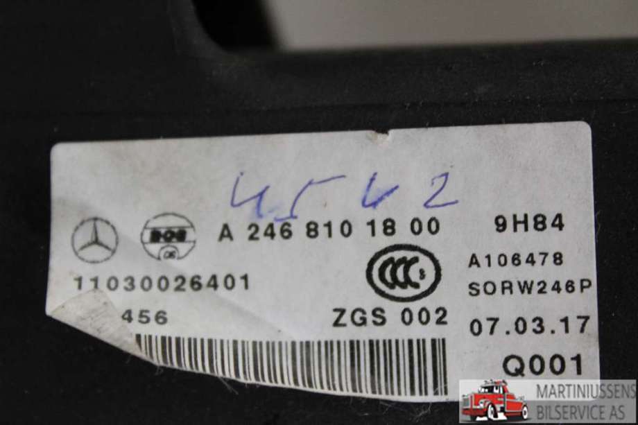 Hattehylle til Mercedes B-Klasse 2011-2018 (W246) (W246) (MERCEDES||A 246 810 18 00)