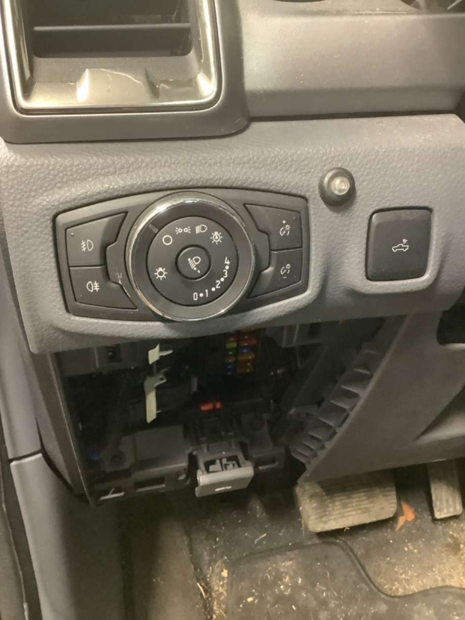 Bryter lys til Ford Ranger / Ranger Raptor, 2015-2022  (FORD|)