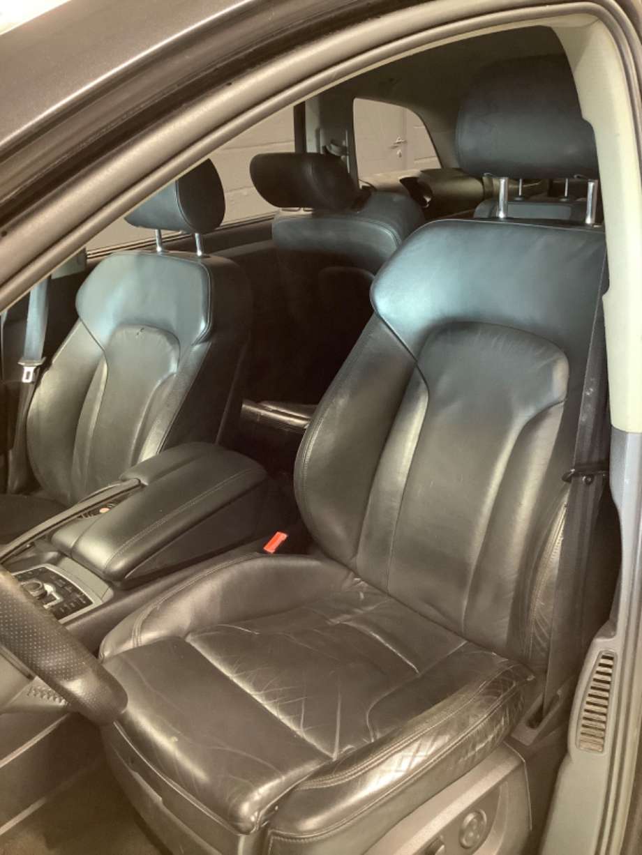 Sete foran venstre til Audi Q7, 2006-2010 (Type I, Fase 1)  (AUDI|)