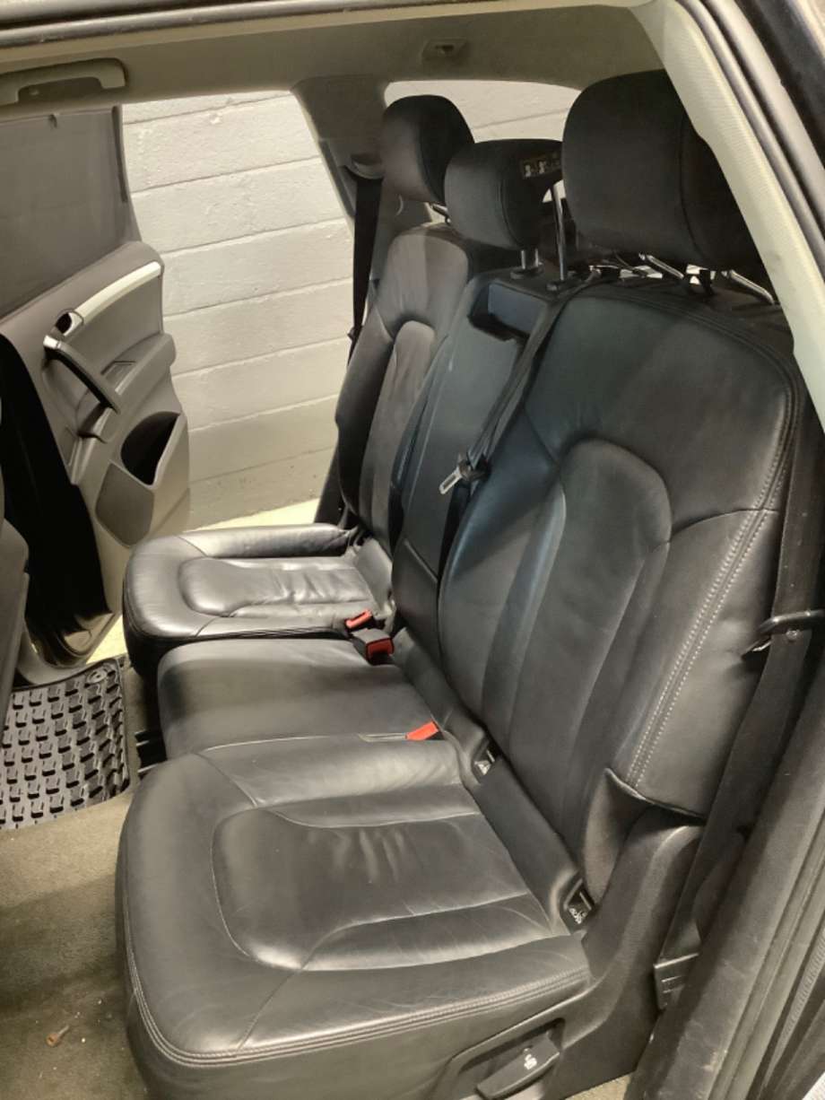 Sete bak til Audi Q7, 2006-2010 (Type I, Fase 1)  (AUDI|)