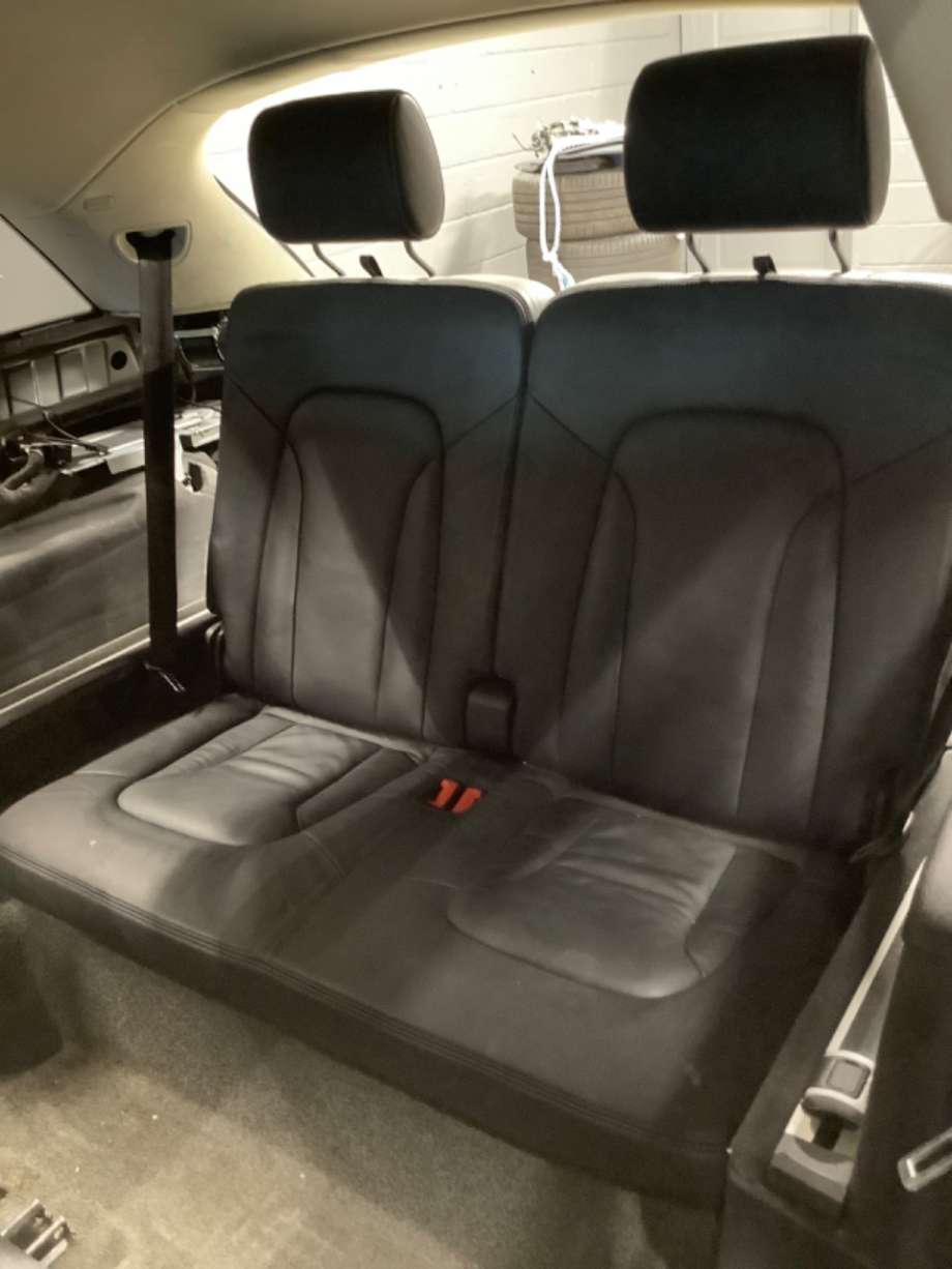 Sete bak til Audi Q7 2006-2010 (Type I, Fase 1)  (AUDI|)