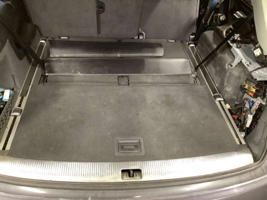 Bagasjerom teppe/gulvplate til Audi Q7, 2006-2010 (Type I, Fase 1)  (AUDI|)