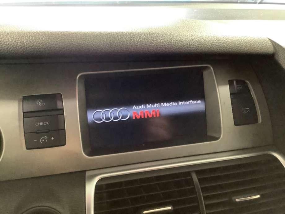 Multimedia display (MCU - Media Controller Unit) til Audi Q7, 2006-2010 (Type I, Fase 1)  (AUDI|)