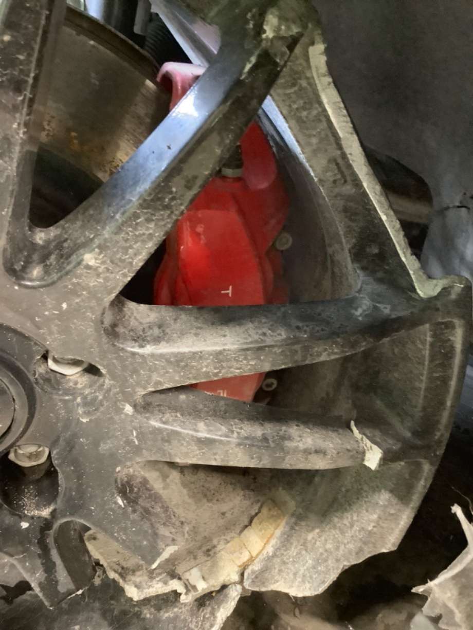 Bremsecaliper venstre foran til Tesla Model Y, 2021-2024 (Type I)  (TESLA|)