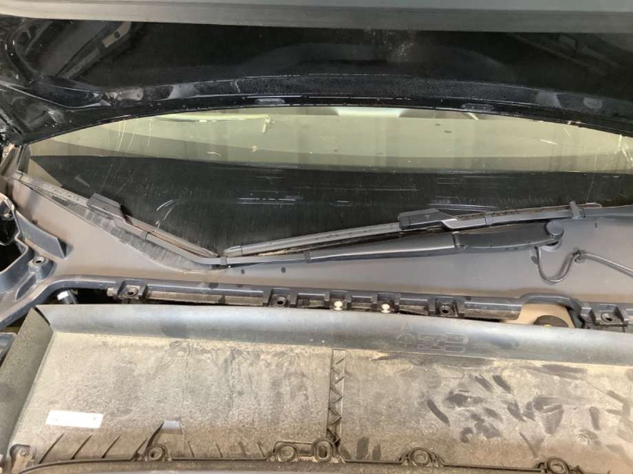 Viskerarmer frontrute til Tesla Model Y, 2021-2024 (Type I)  (TESLA|)