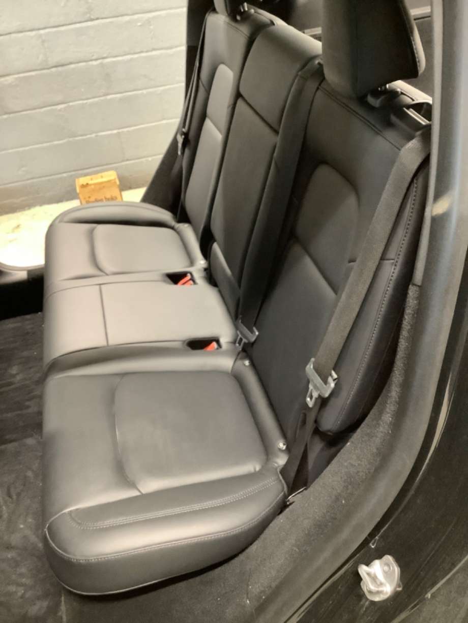 Sete bak til Tesla Model Y 2021-2024 (Type I)  (TESLA|)