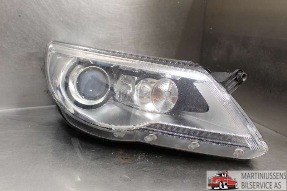 Frontlykt høyre halogen til VW Tiguan, 2007-2011 (Type I, Fase 1)  (VOLKSWAGEN|)