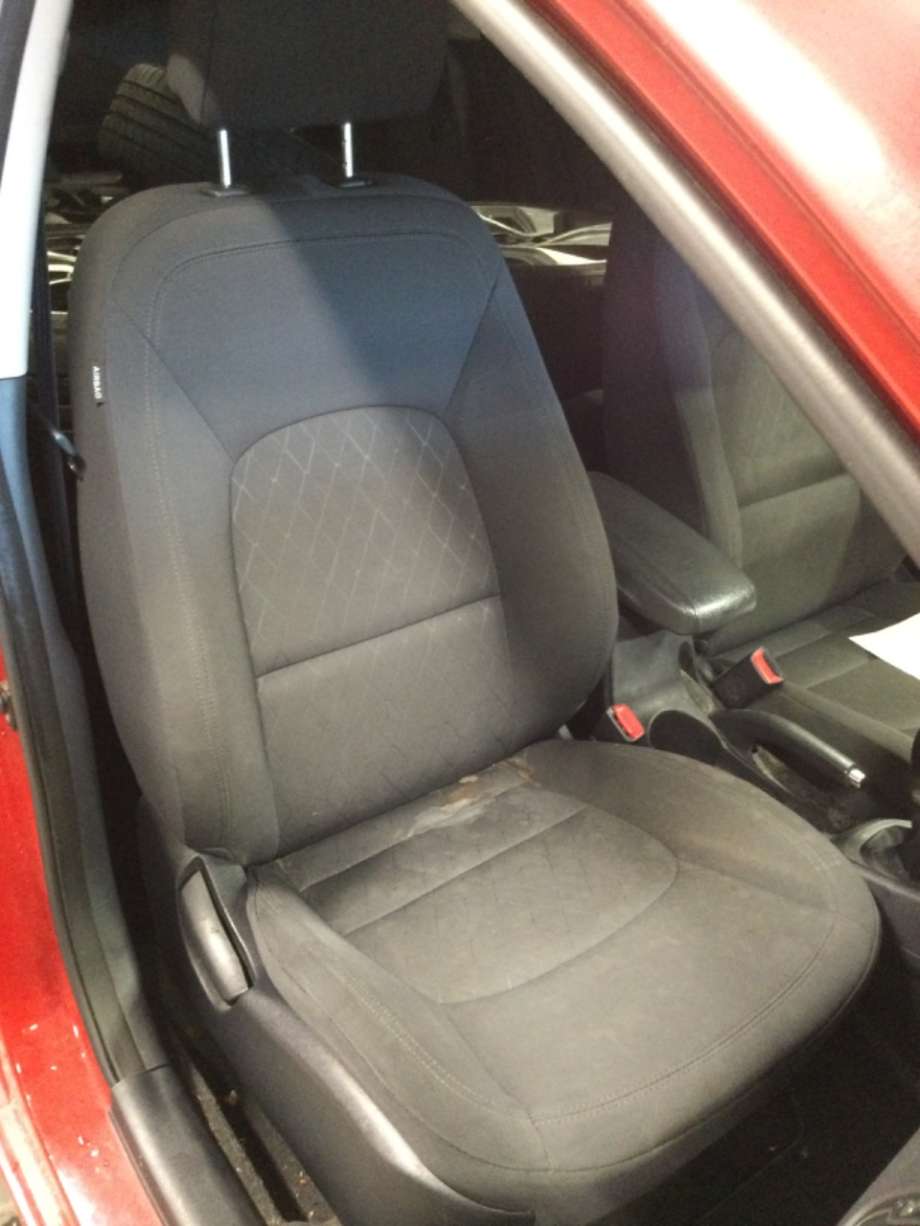 Sete foran høyre til Kia Rio, 2011-2017 Type III  (KIA|)
