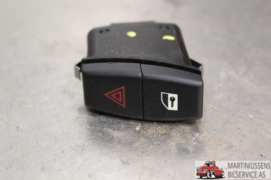 Bryter nødblink til BMW X5 2007-2013 (E70) (E70) (BMW||6131-6 919 506-06)