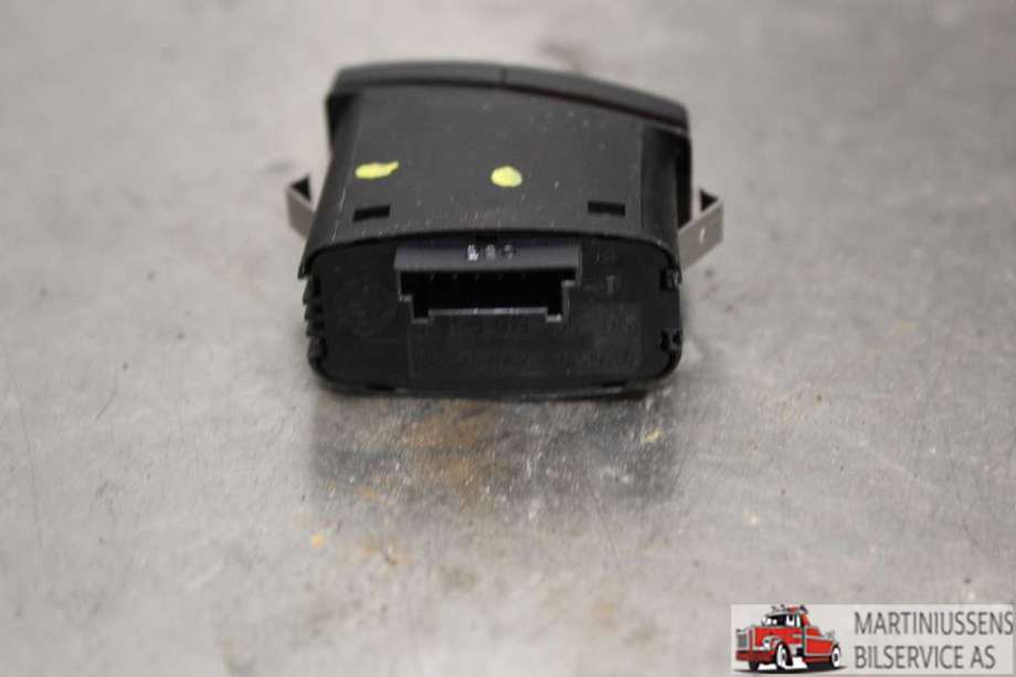 Bryter nødblink til BMW X5 2007-2013 (E70) (E70) (BMW||6131-6 919 506-06)