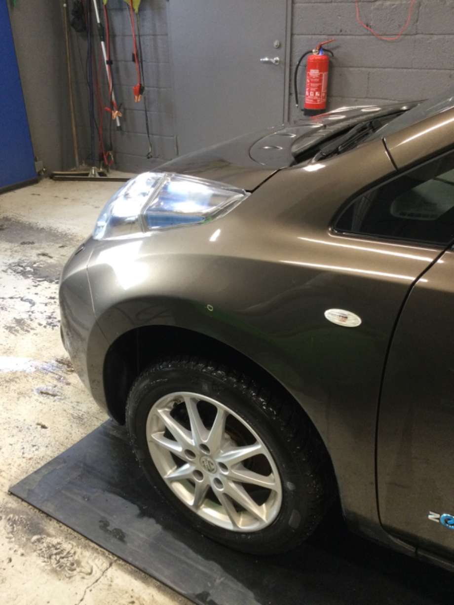 Skjerm venstre foran til Nissan Leaf, 2011-2017 (Type I)  (NISSAN|)