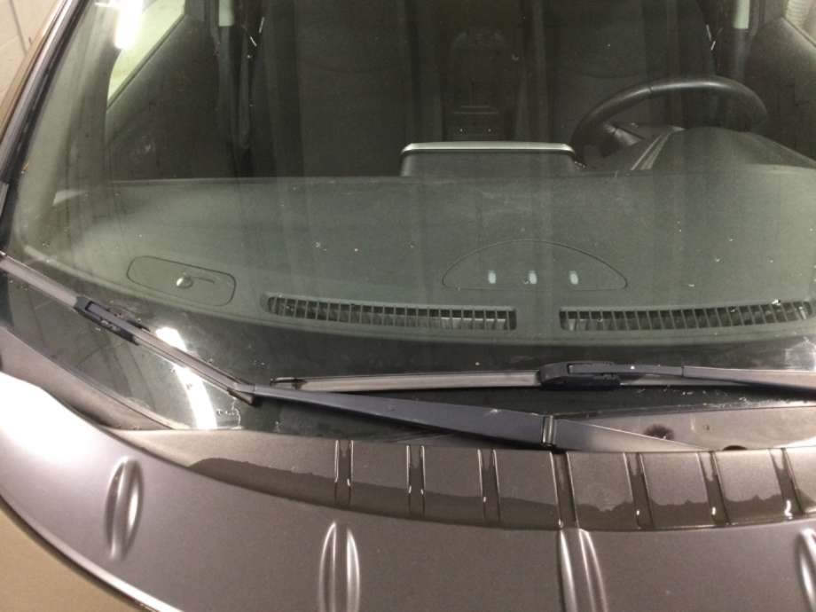 Viskerarmer frontrute til Nissan Leaf, 2011-2017 (Type I)  (NISSAN|)