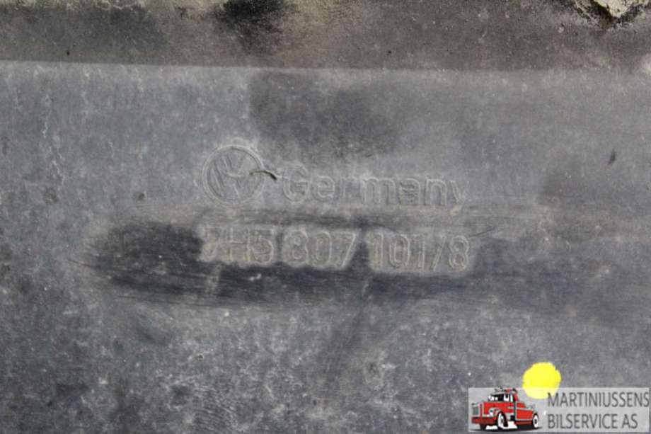 Grill til VW Transporter / Caravelle 2003-2009 (Fase 1) (T5) (T5) (VOLKSWAGEN||7H5 807 101/8)