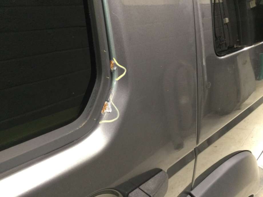 Dør venstre bak til Land Rover Discovery 2005-2009 (Type III)  (LAND-ROVER|)