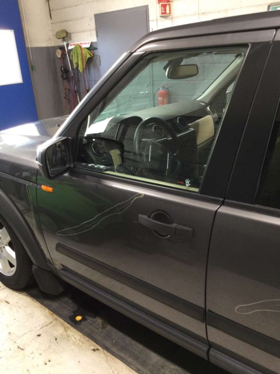 Dør venstre foran til Land Rover Discovery, 2005-2009 (Type III)  (LAND-ROVER|)