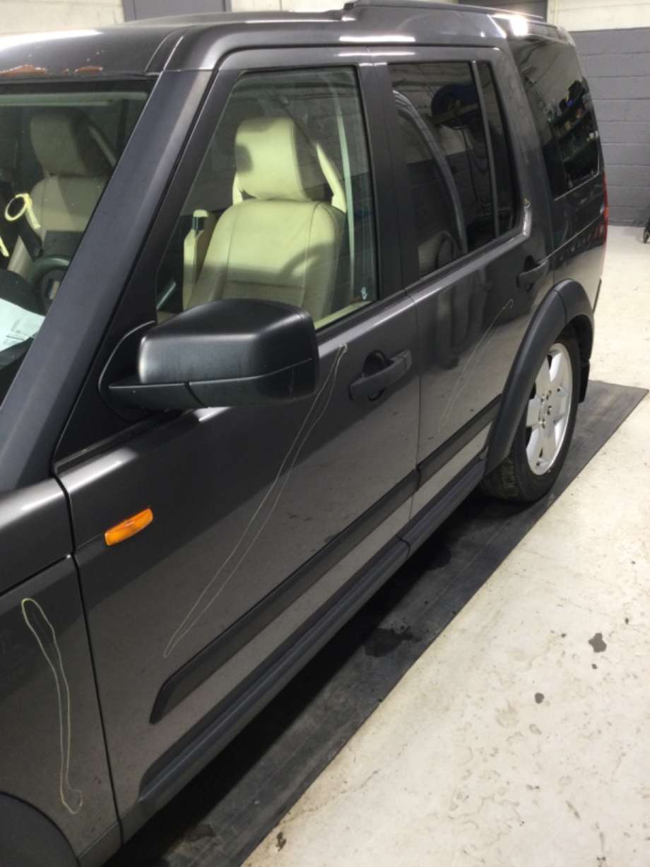 Dør venstre foran til Land Rover Discovery 2005-2009 (Type III)  (LAND-ROVER|)