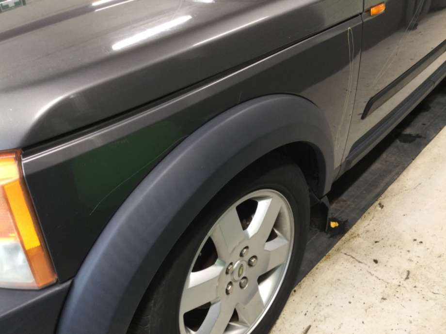Skjerm venstre foran til Land Rover Discovery 2005-2009 (Type III)  (LAND-ROVER|)