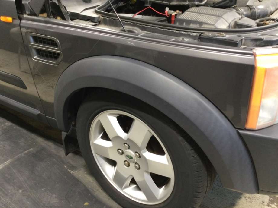 Skjerm høyre foran til Land Rover Discovery, 2005-2009 (Type III)  (LAND-ROVER|)