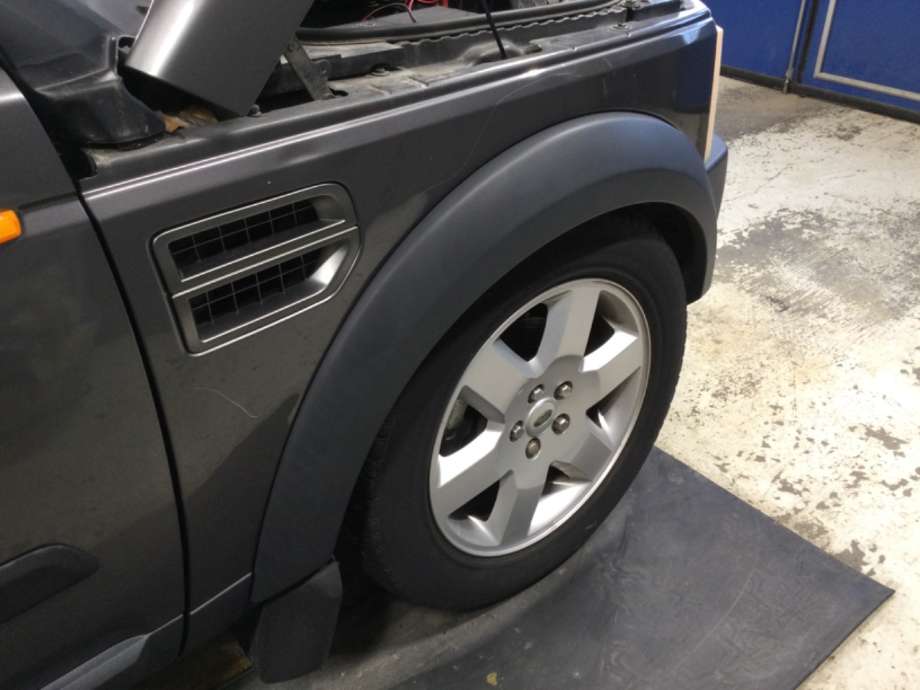 Skjerm høyre foran til Land Rover Discovery 2005-2009 (Type III)  (LAND-ROVER|)