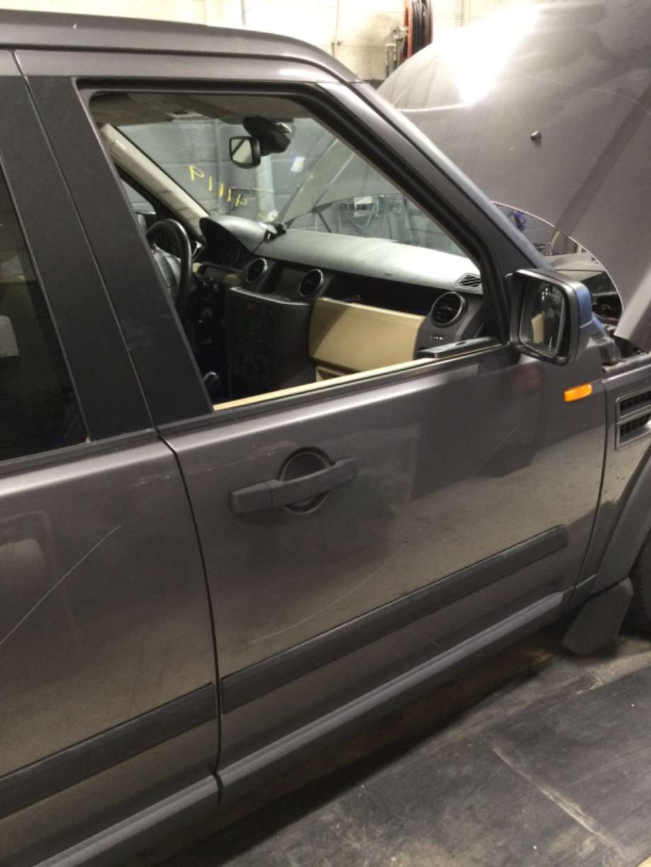 Dør høyre foran til Land Rover Discovery, 2005-2009 (Type III)  (LAND-ROVER|)
